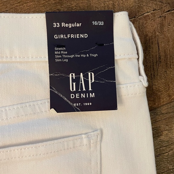 NWT! Gap Girlfiend Jean in White. Size 16/33. - Picture 8 of 12